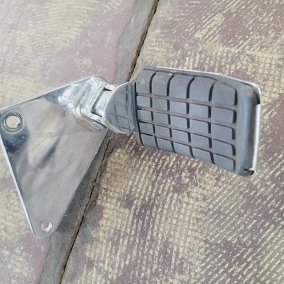 Reposapiés trasero izquierdo Honda Valkyrie 1500 GL1500 97-04 Foto 1 de 4