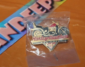 Vintage Harley Davidson Motorcycles Cafe New York Souvenir Lapel Pin - Picture 1 of 2