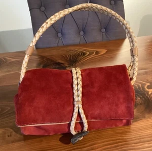 Bolso trenzado de cuero gamuza rojo óxido Burberry Haymarket palanca - Imagen 1 de 20
