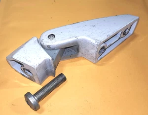 LAND ROVER DEFENDER 87-91 &110 SOFT TOP 07-16 RH FRONT WINDSCREEN HINGE & SCREW - Picture 1 of 11
