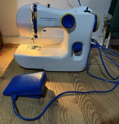 Ikea Nähmaschine blau weiß gelb TYP E1001 funktioniert gut plus Fußpedal - Bild 1 von 4