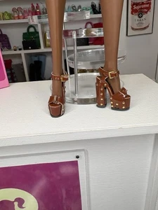 Integrity Toys x SACHIKA Golden Glam Queen Keeki Modepuppe Plateau Heels. - Bild 1 von 7