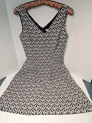 Vestido New York Company, para mujer talla 2, sin mangas, mezcla de poliéster, cremallera en la espalda Foto 1 de 4