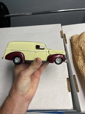 Ford 1940 sedán entrega 1:24 Racing Champions diecast Foto 1 de 4