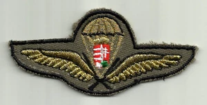 Hungarian Parachutist Badge - Gold Wing - Picture 1 of 2
