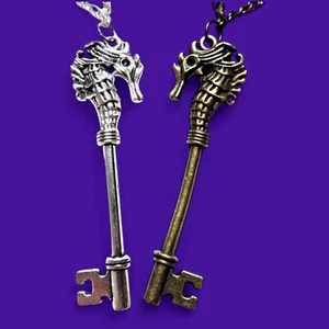 SEA HORSE SKELETON KEY PENDANT NECKLACE hippocampus steampunk mermaid ocean 4W - Picture 1 of 8