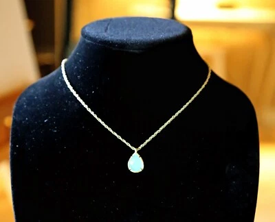 Juego de collar/pendientes/pulseras Kendra Scott verde claro calcedonia tono dorado Foto 1 de 4