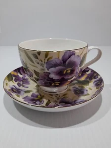 Maxwell & Williams Gorgeous "Cream Pansy" Teacup and Saucer **Excellent** - Picture 1 of 9