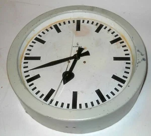 Reichsbahn Bahnhofsuhr Stellwerk Mutteruhr Nebenuhr S-Bahn DR Signal Siemens DB - Bild 1 von 3