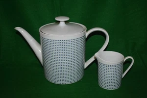 MCM ARZBERG 2050 GRAN PREMIO CAFETERA Y CREMA, PATRÓN DE PUNTOS AZULES COLORI LAGUNA - Imagen 1 de 8