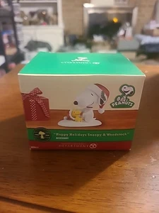 Dept 56 HAPPY HOLIDAYS SNOOPY AND WOODSTOCK Peanuts Village 809414 - Picture 1 of 6