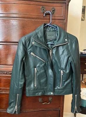 Chaqueta de moto de cuero sintético verde cazador talla extra pequeña xs para mujer NYC en blanco Foto 1 de 4