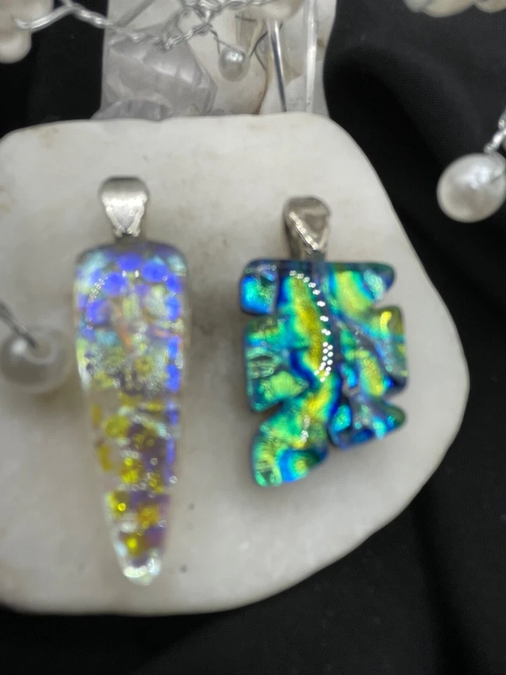 Colgante de vidrio dicroico hecho a mano - LOVE THAT GLASS - 2 colgantes Foto 1 de 1