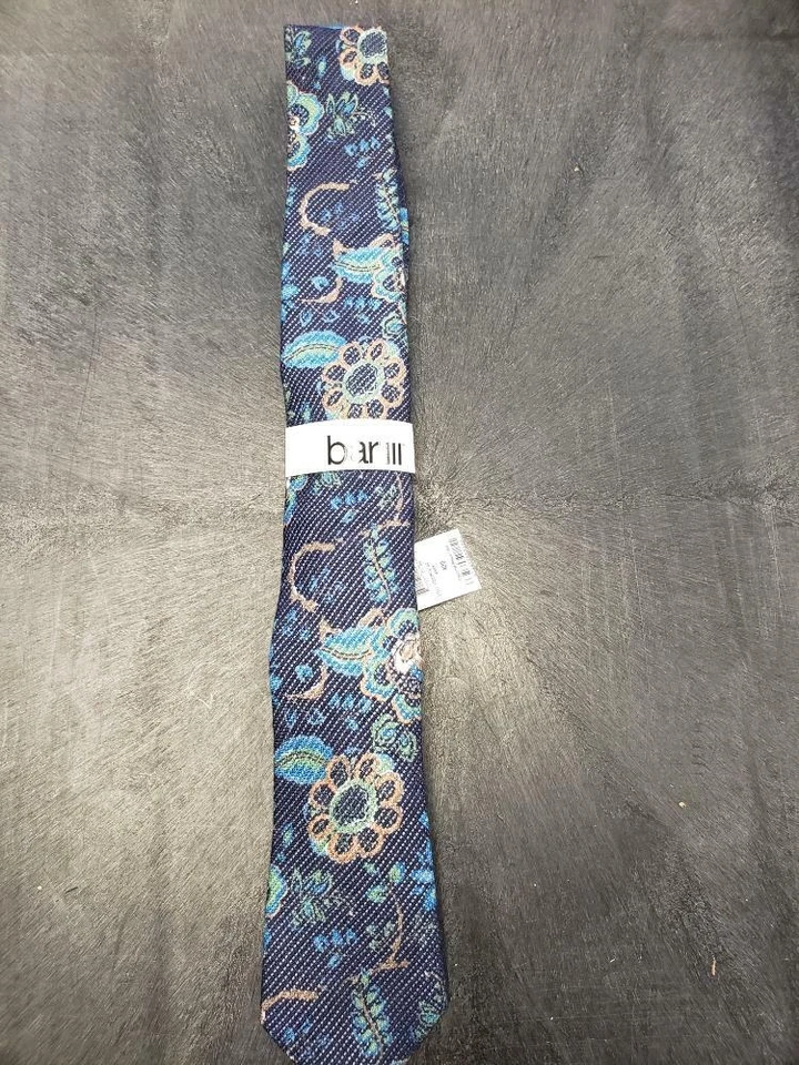 Precio de venta sugerido por el fabricante $55 corbata Bar III estampado de flores azul marino Foto 1 de 1