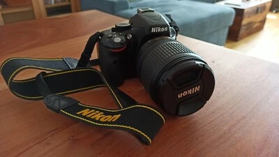 Nikon D D5100 16.2 MP SLR-Digitalkamera - Schwarz (Kit m/ AF-S DX 18-105mm... - Bild 1 von 4