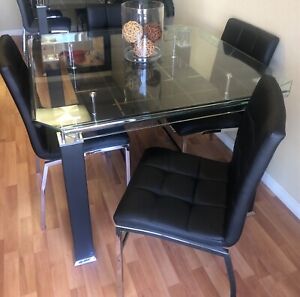 Dining Table + 4 chairs NEW / Pick up only 