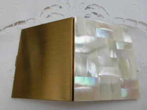 wunderschöne Puderdose, Art déco, mit Perlmutt ,vergoldet, 6 x 7 cm, 113 Gramm - Bild 1 von 6