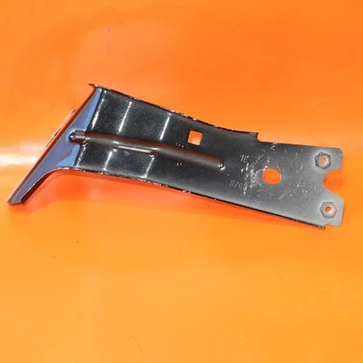 MASERATI QUATTROPORTE MUDGUARD SUPPORT FRONT RIGHT 2013 2014 2015 2016 673002838 - Image 1 of 4