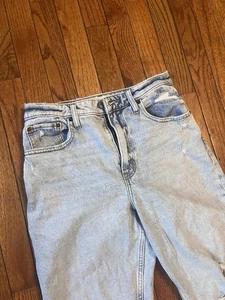 Jeans Abercrombie & Fitch The mom high rise 2 corti lavaggio leggero denim invecchiato - Foto 1 di 8