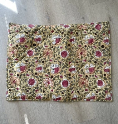 Almohada Estándar Pottery Barn Falsa Floral Acolchada Casa de Campo Clásica Francesa Boho Foto 1 de 4