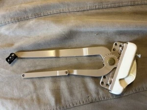 Andersen linker zweiarmiger Flügelfensterantrieb für Andersen 100 Serie  - Bild 1 von 2