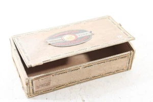 Old Cigar Box Cigar Case Parnesa Coat Of Arms Case Box Cigars - Picture 1 of 12