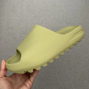 Adidas Yeezy Slide Resin (2022) - Size UK 9 US9 EU43 - Picture 1 of 6