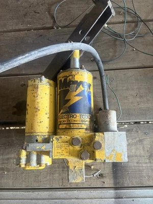 Meyer Plow Pump Model E46 - Image 1 of 4