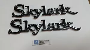 68 69 70 71 72 SKYLARK QUARTER PANEL EMBLEMS NEW PAIR 1968 1969 1970 1971 1972 - Picture 1 of 2