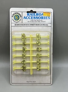 New Bachmann - HO Scale - Railroad and Street Signs (24 pieces) - #2304 - Picture 1 of 2