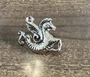 Air France Signed Designer Jean Boggio SEAHORSE Hat Lapel Pin Silver tone - Picture 1 of 7