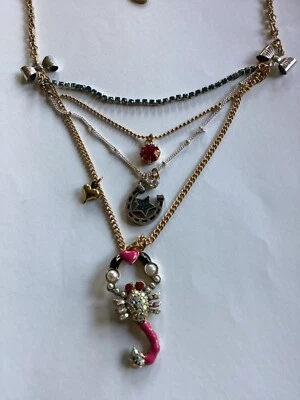 "COLLAR Betsey Johnson Herradura Estrella Escorpión ROSA Perlas 22"" DORADO Cristal Nuevo con Etiquetas" Foto 1 de 4