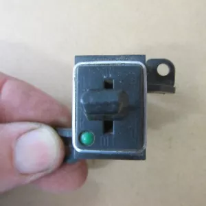 78 79 80 CHEVROLET CORVETTE C3 ORIGINAL GM REAR DEFROSTER SWITCH WITH FLAWS - Foto 1 di 4