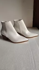 Forever 21 weiße Stiefeletten (Größe 7) - Bild 1 von 12