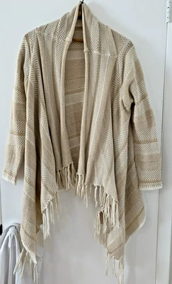 Cardigã Love By Design Feminino L Franja Frontal Aberta Bege e Creme Suéter Boho - Imagem 1 de 4