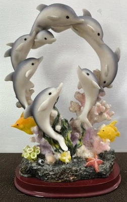 1 Dekofigur mit 8 Delphinen und 2 gelben Fischen, guter Zustand - Bild 1 von 4
