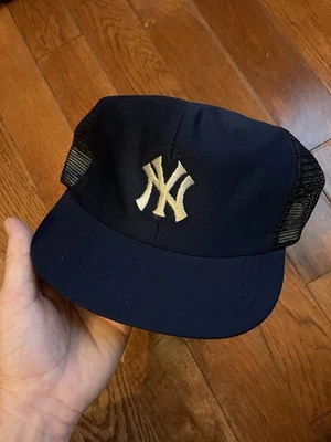 Vintage Wilson SnapBack MLB New York Yankees Malha Traseira Caminhoneiro Tamanho Médio - Imagem 1 de 4