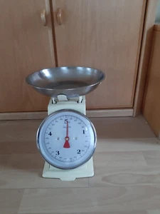 Retro Metall- Küchenwaage anolog bis 5kg Nostalgie Design, gelb - Bild 1 von 2