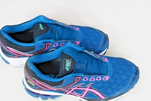 Nuevo zapato de tenis para mujer ASICS azul océano con acento rosa talla 5 - Imagen 1 de 10
