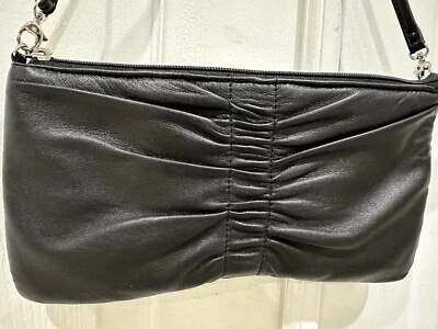 Bolso de hombro vintage Apostrophe para mujer de cuero negro reunido delantero - trasero Foto 1 de 4