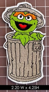 Bestickter Bügelbild Aufnäher Sesamstraße: Oscar The Grouch Home Sweet Home - Bild 1 von 3