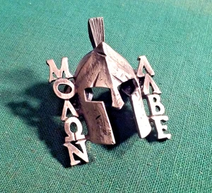 300 Spartans Corinthian War Skull Pewter Helmet Pin w/ Greek Phrase "Molon Labe" - Picture 1 of 4