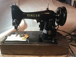 WORKING Vintage SINGER 99K Sewing Machine w/Case, Pedal, Bobbins - Picture 1 of 24