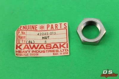 Nuevo de Lote Antiguo Tuerca Buje Trasero Kawasaki F3 F4 KH125 BR125 20mm 42045-015 Foto 1 de 4