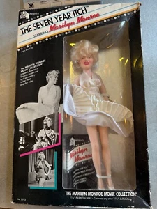 MUÑECA DE MODA TRISTAR MARILYN MONROE COLECCIÓN DE PELÍCULAS 1982 "SIETE AÑOS PICAZÓN" - SIN USAR, EN CAJA - Imagen 1 de 8
