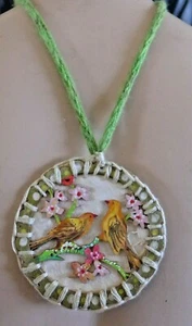 Collar Hecho a Mano Tela y Arte Madera Pintado Redondo Mandela con Lana Regalo  - Imagen 1 de 12