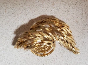 Vintage Lisner Gold Tone Brooch Pin abt 2" - Picture 1 of 4