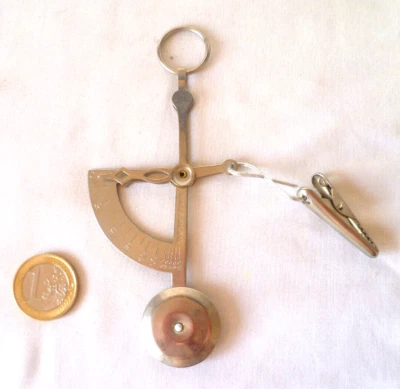 ANCIEN PÈSE LETTRES PORTATIF FABRIQUÉ À  HONG KONG - Photo 1/4