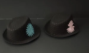 American Girl Puppenhut passend für 18 Puppen Fedora Hut Hartfilz mit Blume 2 Stück - Bild 1 von 7