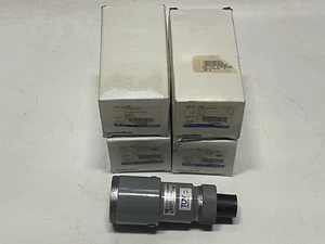 Lot of 4 Thomas & Betts 3934 Female Connector 20A 600VAC;30A 250V FS/FD Plug - Picture 1 of 6